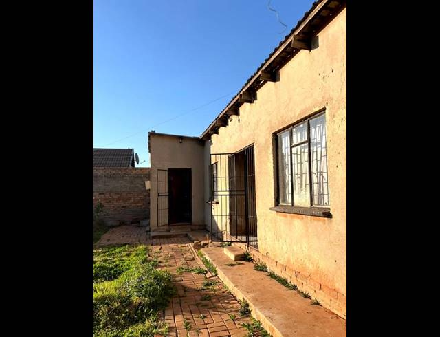 2 BEDROOM HOUSE FOR SALE IN LAWLEY